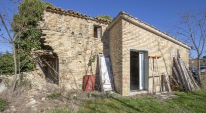 Rustico 2 locali di 90 m² in Montegiorgio (63833)