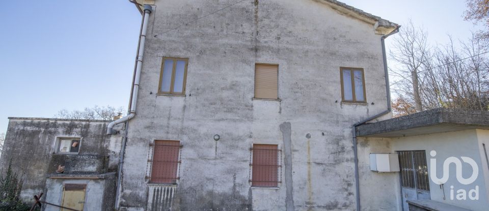 Lodge 7 rooms of 173 m² in Falerone (63837)