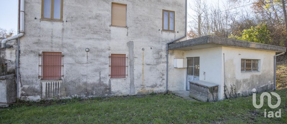 Lodge 7 rooms of 173 m² in Falerone (63837)