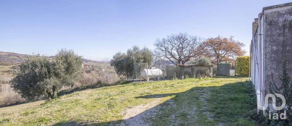 Lodge 7 rooms of 173 m² in Falerone (63837)