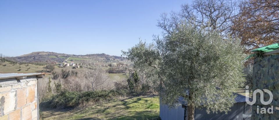 Lodge 7 rooms of 173 m² in Falerone (63837)