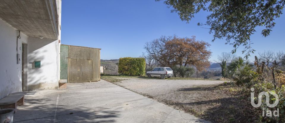 Lodge 7 rooms of 173 m² in Falerone (63837)