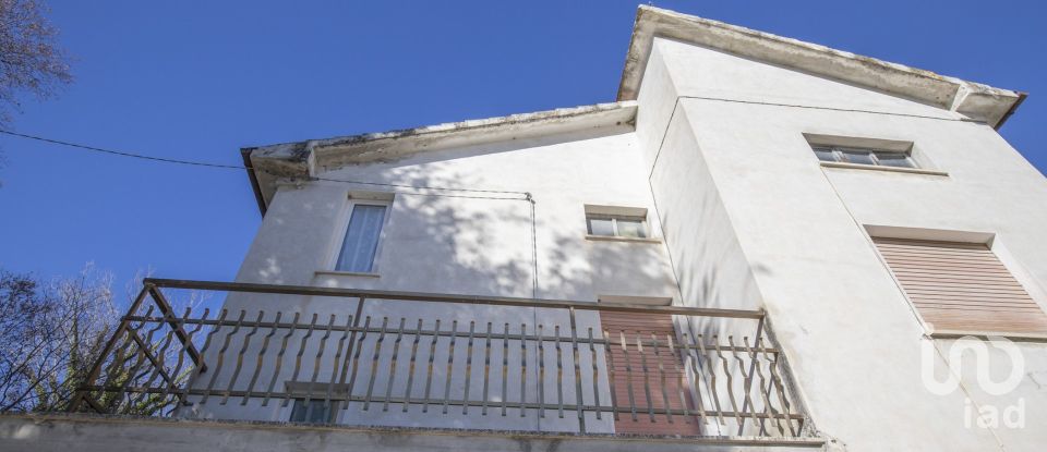 Lodge 7 rooms of 173 m² in Falerone (63837)