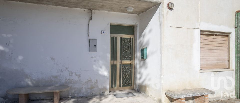 Lodge 7 rooms of 173 m² in Falerone (63837)