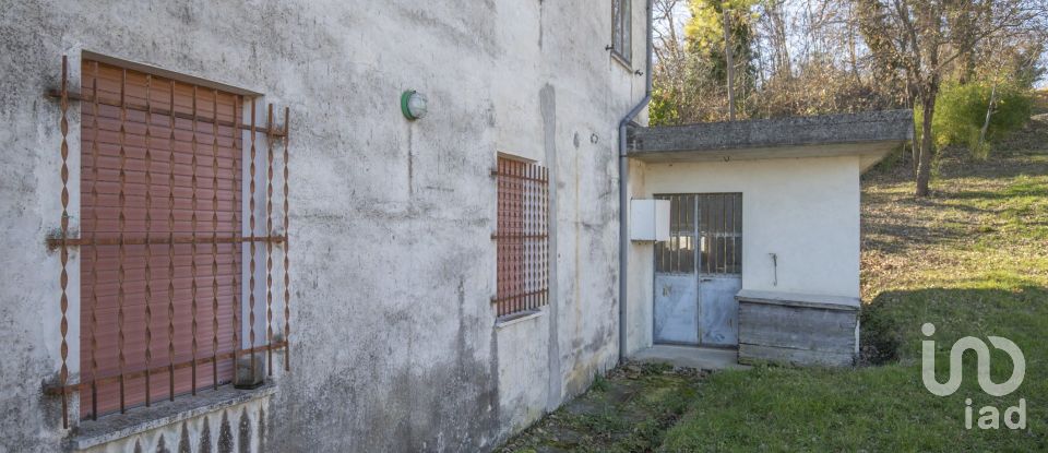Lodge 7 rooms of 173 m² in Falerone (63837)