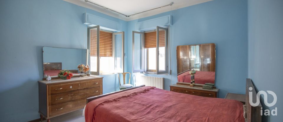 Lodge 7 rooms of 173 m² in Falerone (63837)