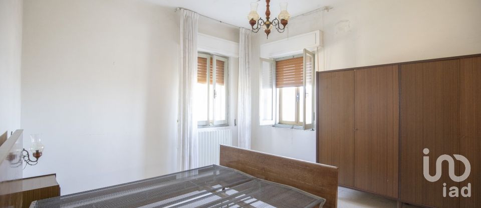 Lodge 7 rooms of 173 m² in Falerone (63837)