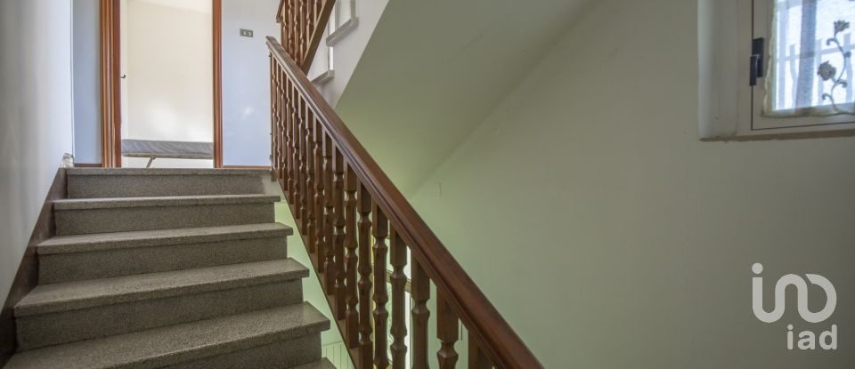 Lodge 7 rooms of 173 m² in Falerone (63837)