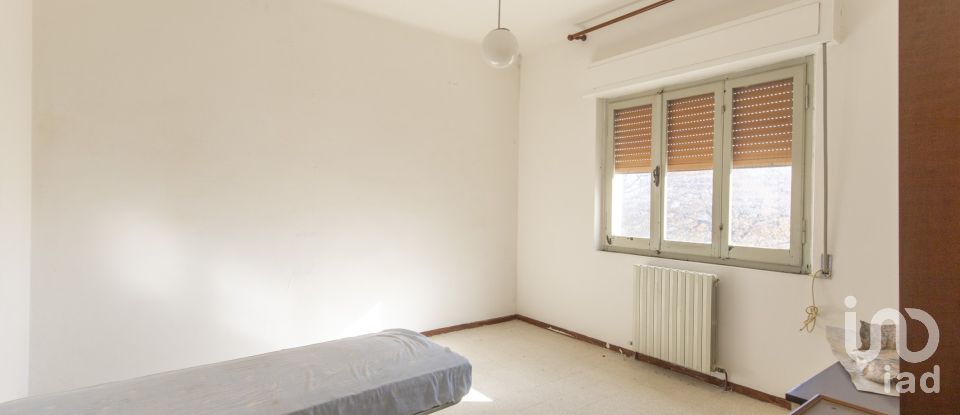 Lodge 7 rooms of 173 m² in Falerone (63837)