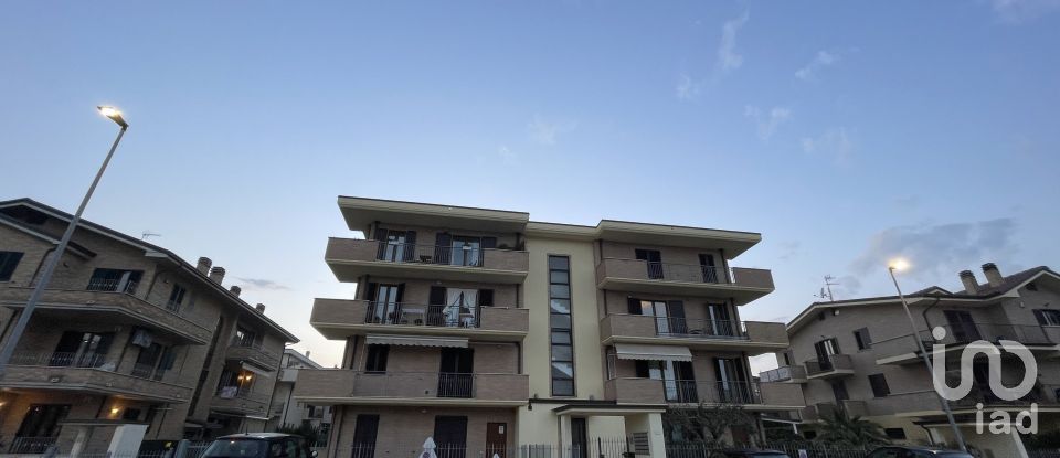 Block of flats 2 rooms of 61 m² in Porto Sant'Elpidio (63821)