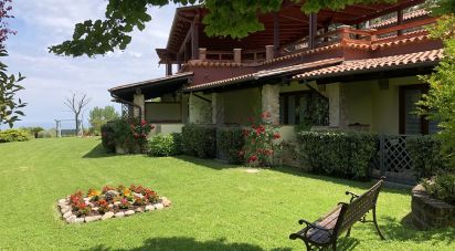 Farm 15 rooms of 490 m² in Montefiore dell'Aso (63062)