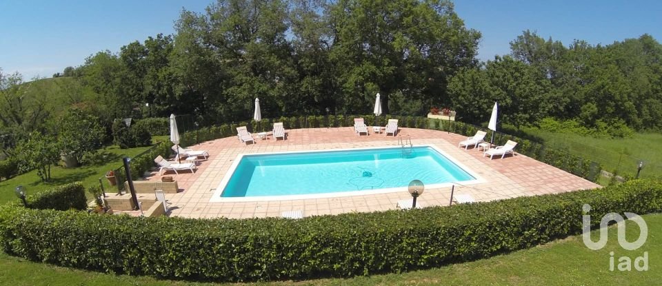 Villa 15 locali di 490 m² in Montefiore dell'Aso (63062)