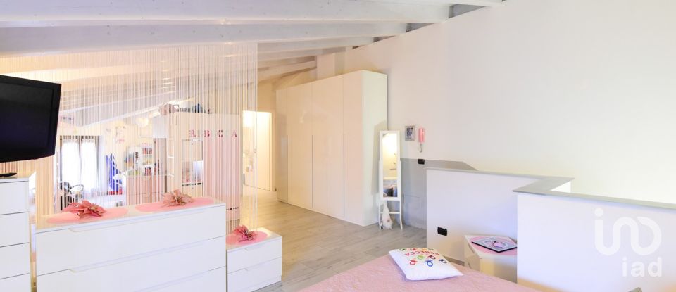 Three-room apartment of 120 m² in Meda (20821)