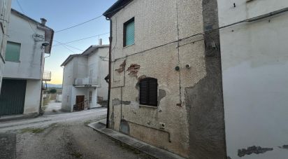 Rifugio 7 locali di 80 m² in Falerone (63837)