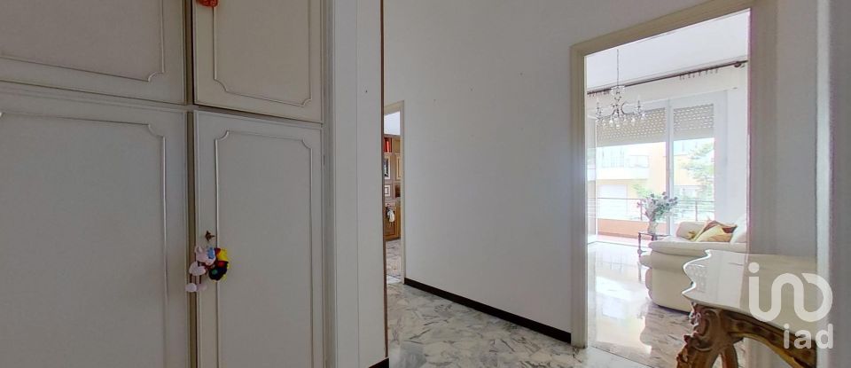 Four-room apartment of 145 m² in Genova (16156)