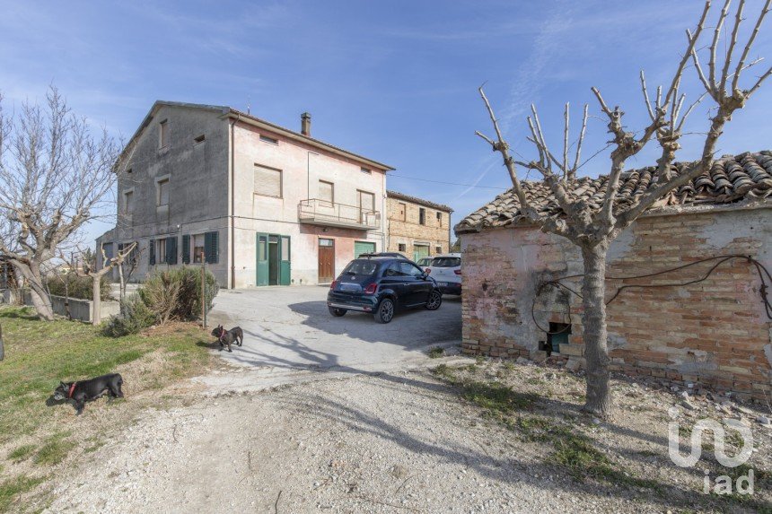 Casa indipendente 10 locali di 400 m² in Filottrano (60024)