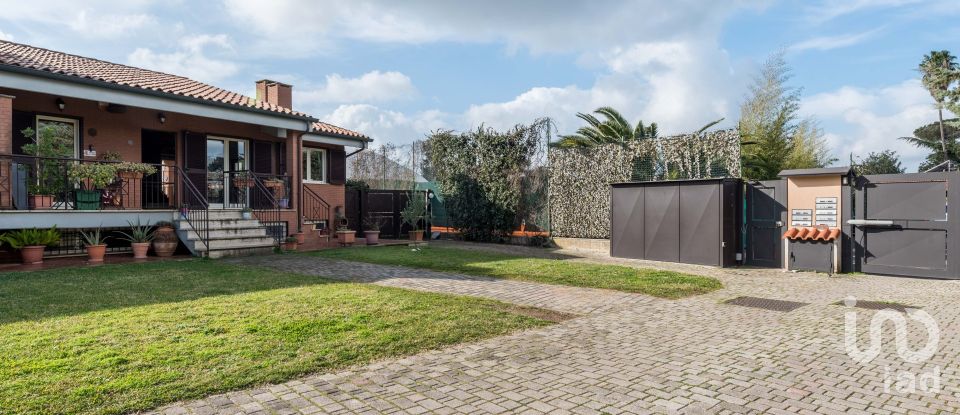 Villa a schiera 6 locali di 210 m² in Roma (00128)
