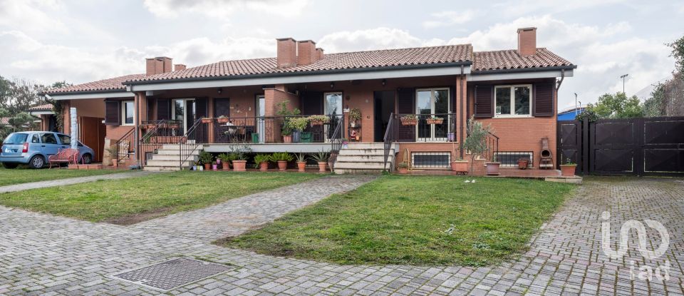Villa a schiera 6 locali di 210 m² in Roma (00128)
