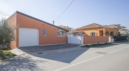 Farm 9 rooms of 126 m² in Alba Adriatica (64011)