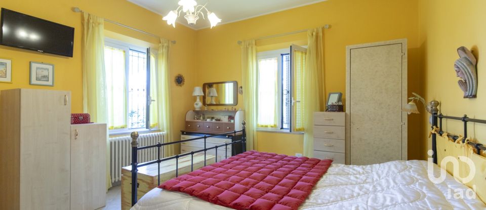 Farm 9 rooms of 126 m² in Alba Adriatica (64011)