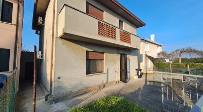 Casa indipendente 8 locali di 160 m² in Villadose (45010)