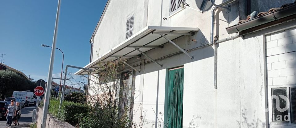 Casa di paese 5 locali di 90 m² in San Costanzo (61039)