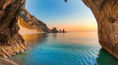 Hotel 2 * di 1.000.000 m² in Sirolo (60020)