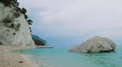 Hotel 2 * di 1.000.000 m² in Sirolo (60020)