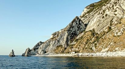 Hotel 2 * di 1.000.000 m² in Sirolo (60020)