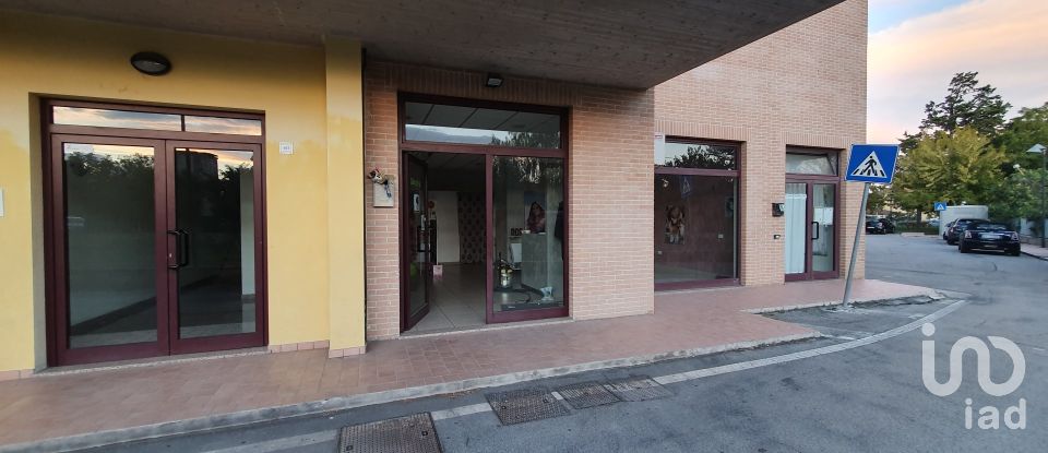 Shop / premises commercial of 60 m² in Castelfidardo (60022)
