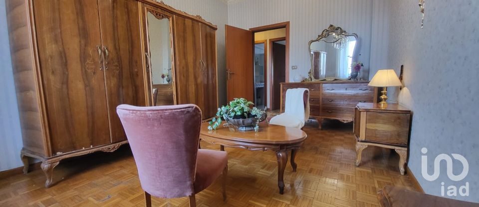 Appartamento 5 locali di 110 m² a Torino (10137)