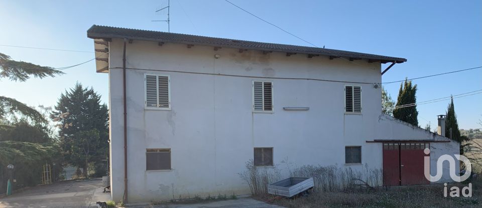Town house 7 rooms of 224 m² in Moscufo (65010)