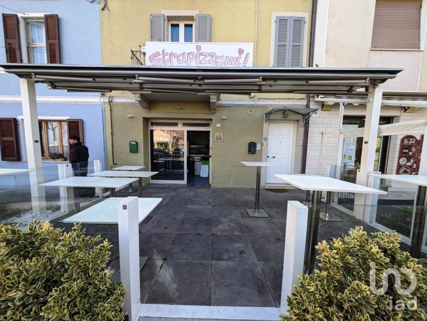 Pizzeria di 40 m² in Fano (61032)