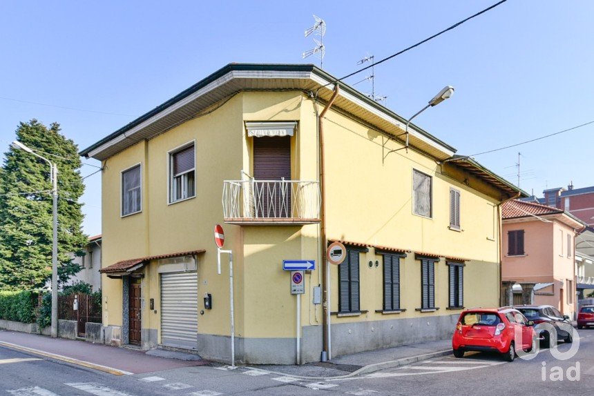 Shop / premises commercial of 63 m² in Barlassina (20825)