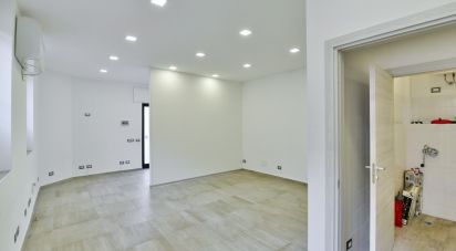 Shop / premises commercial of 63 m² in Barlassina (20825)