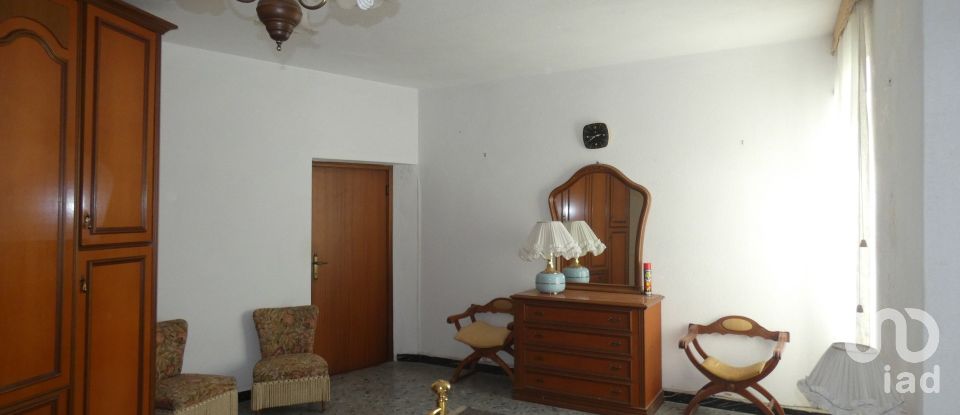 Village house 8 rooms of 200 m² in Carro (19012)