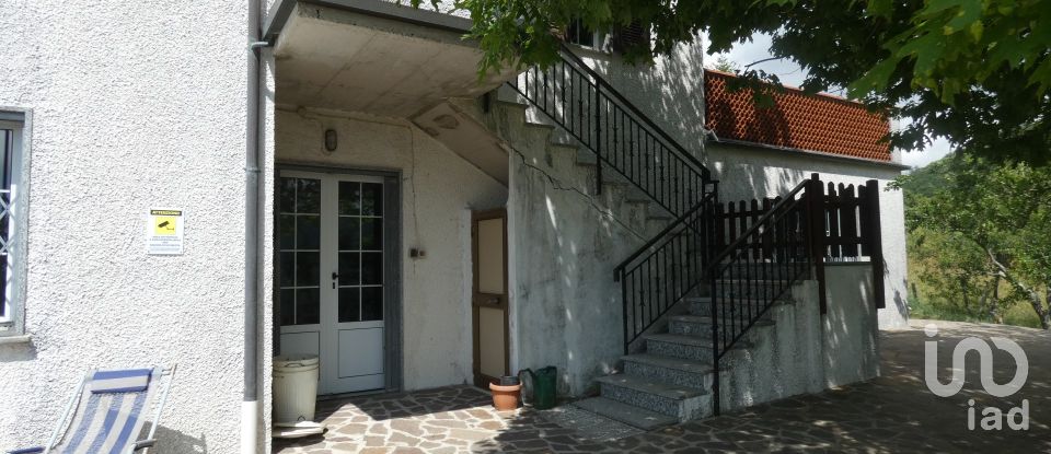 Casa indipendente 9 locali di 200 m² in Carro (19012)