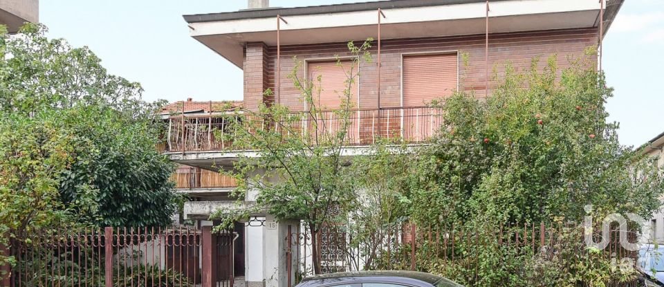 Appartamento 5 locali di 361 m² a Seregno (20831)