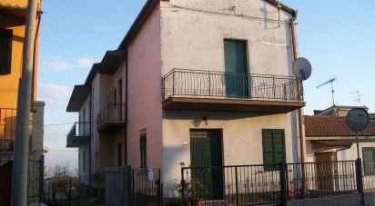 Abitazione 6 locali di 119 m² in Notaresco (64024)