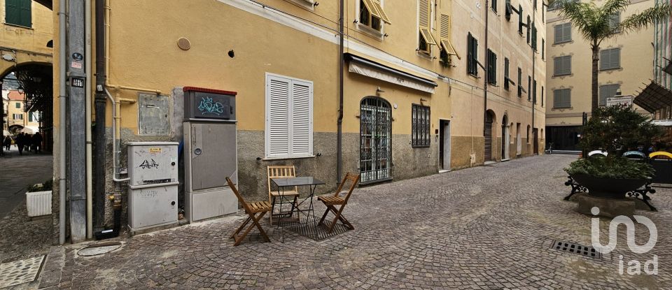 Negozio / locale commerciale di 32 m² in Laigueglia (17053)