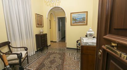 Apartment 6 rooms of 90 m² in Genova (16145)