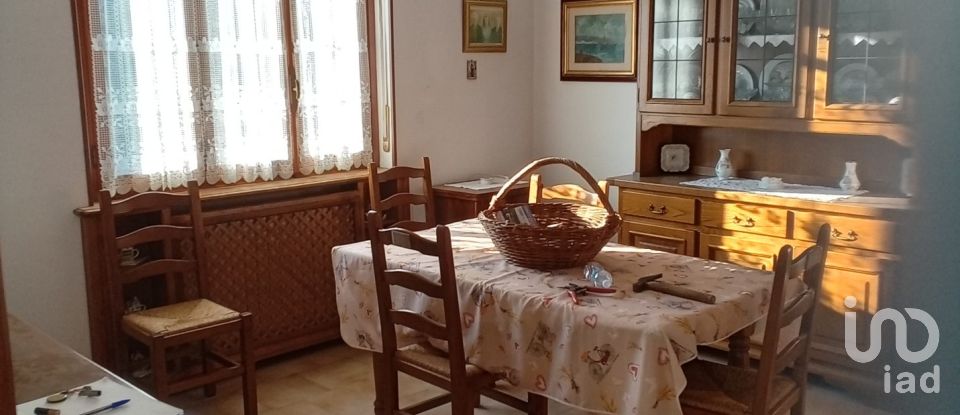 Farm 6 rooms of 163 m² in Sale (15045)