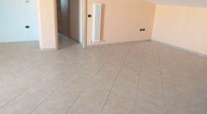 Loft 6 locali di 101 m² a Bellante (64020)