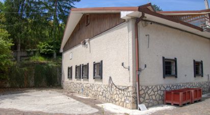Villa 10 locali di 2.000 m² in Riofreddo (00020)