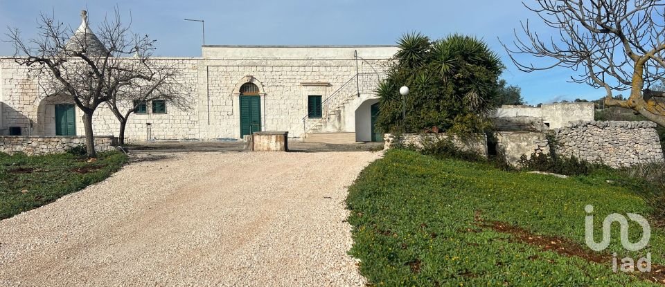 Barn conversion 10 rooms of 180 m² in Cisternino (72014)