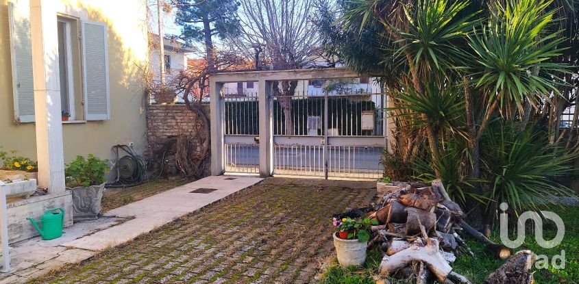 Casa indipendente 11 locali di 700 m² in Giulianova (64021)