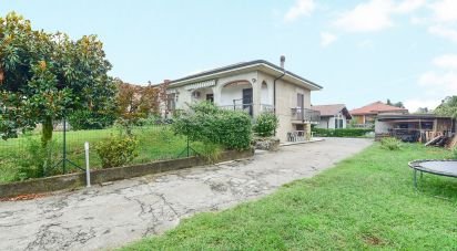 Farm 4 rooms of 241 m² in Turate (22078)