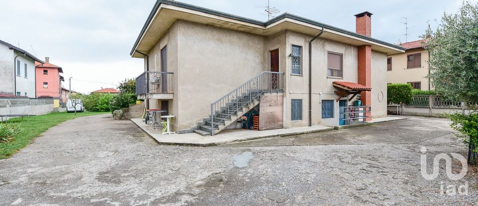 Villa 4 locali di 241 m² in Turate (22078)