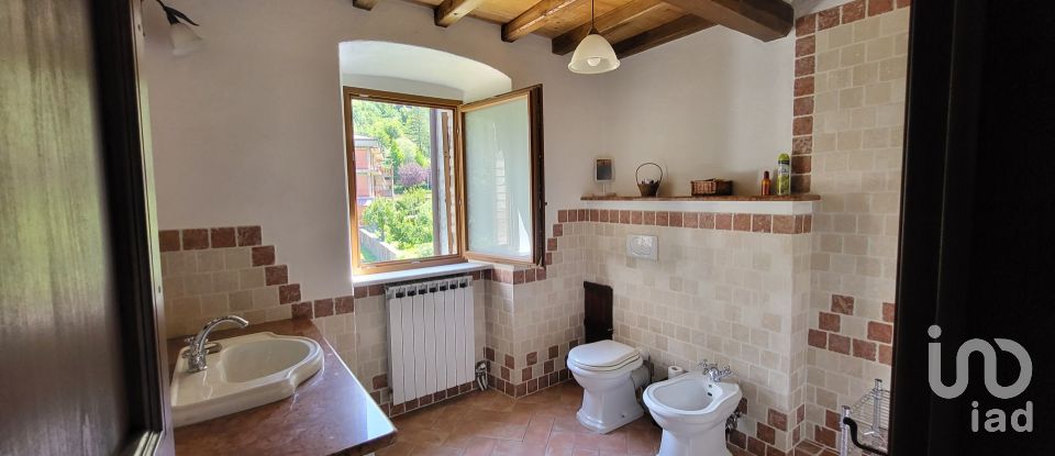 Mansion 4 rooms of 147 m² in Fivizzano (54013)