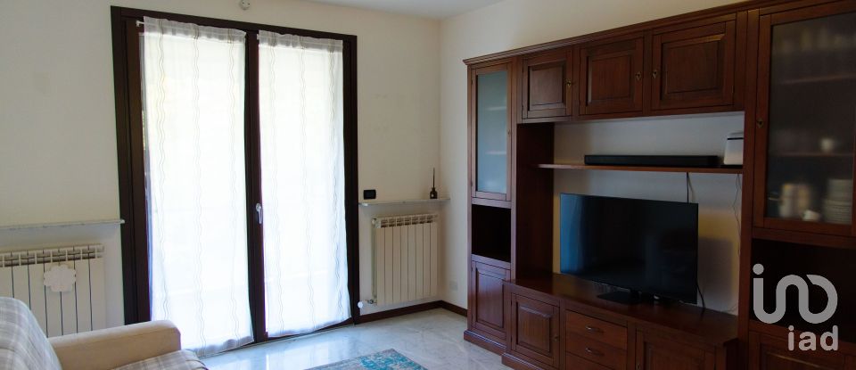 Apartment 6 rooms of 80 m² in Genova (16155)